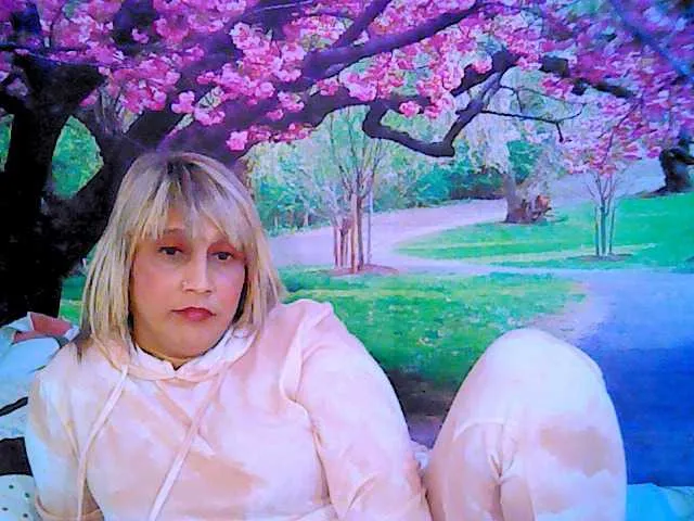 Live sex webcam photo for indianroxy #287933241