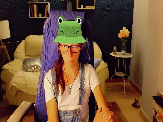 Live sex webcam photo for amyjune01 #256344915