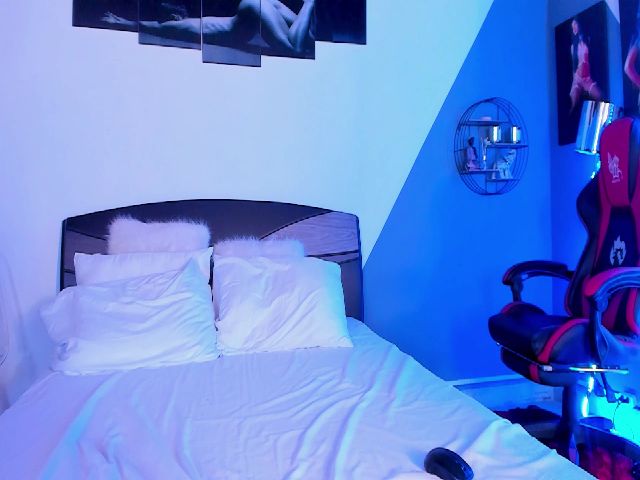 Live sex webcam photo for Candyred88 #258474077