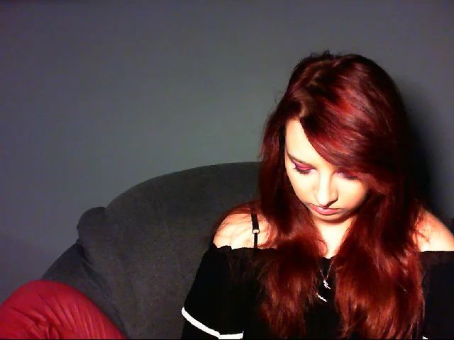 Live sex webcam photo for VirginLuna18 #261520389