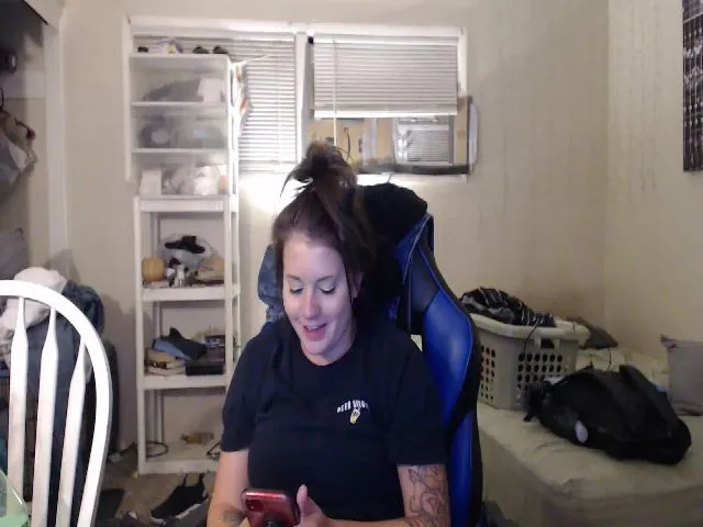 Live sex webcam photo for PunkChick420 #262971061