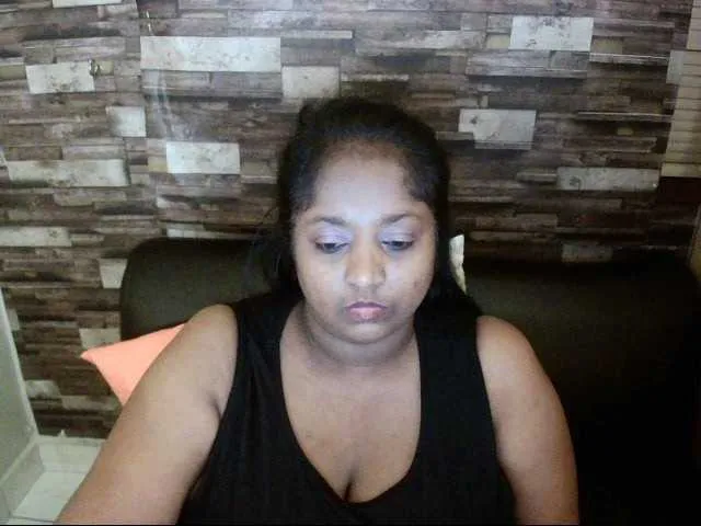 Live sex webcam photo for Indiantasha #287985975