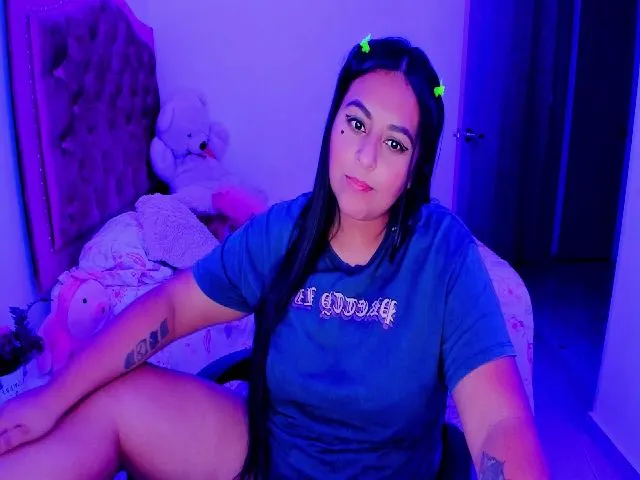 Live sex webcam photo for LatinEmily #261789339