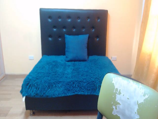 Live sex webcam photo for Emmaafox #263639184