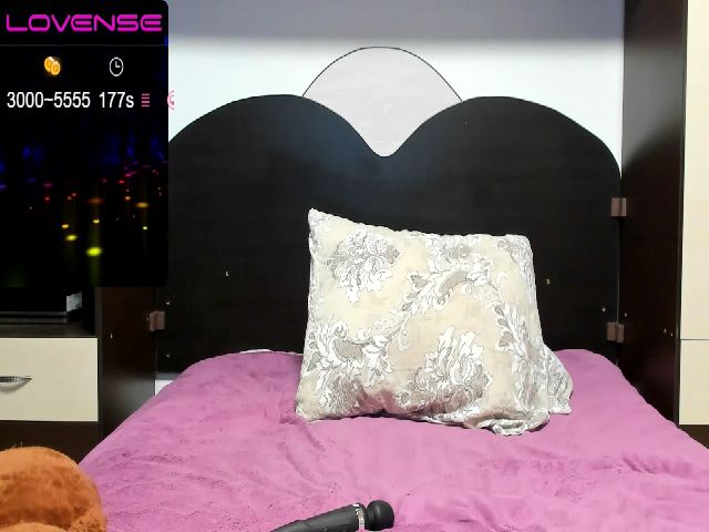 Live sex webcam photo for SquirtyAly69 #254527067