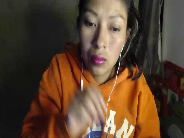 Live sex webcam photo for CHILENITAHOT #262488359