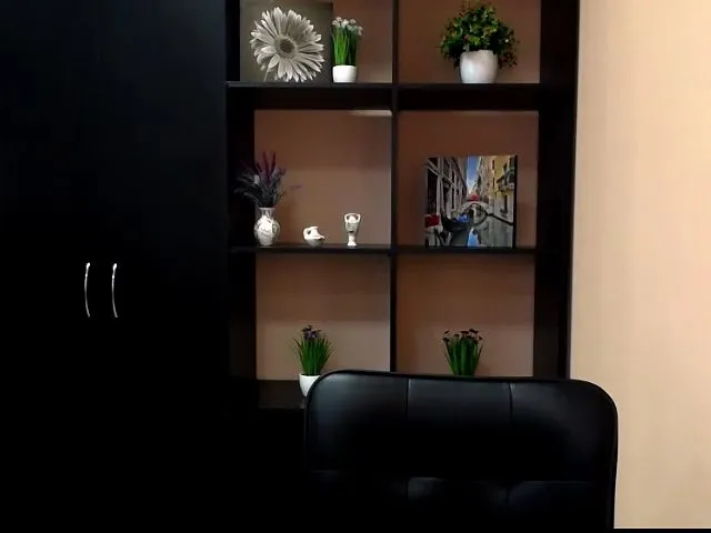 Live sex webcam photo for KailyMey #259386738