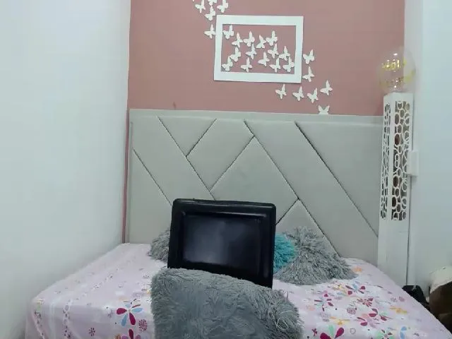 Live sex webcam photo for Estefany_24 #260701007