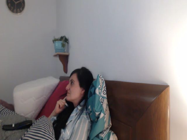 Live sex webcam photo for isabellazee2 #255784406