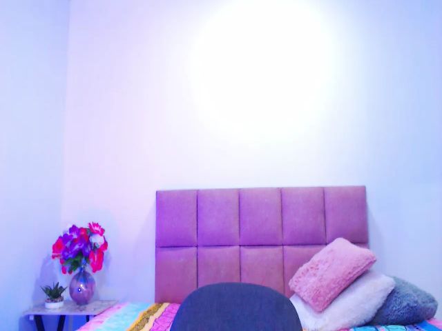 Live sex webcam photo for Saraparker09 #259596120