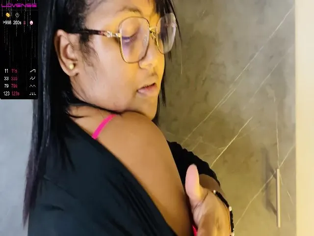 Live sex webcam photo for Mia_Brown_9 #263037589