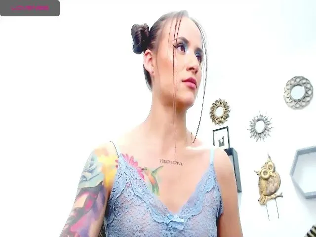 Live sex webcam photo for Avaa22_ #253590509