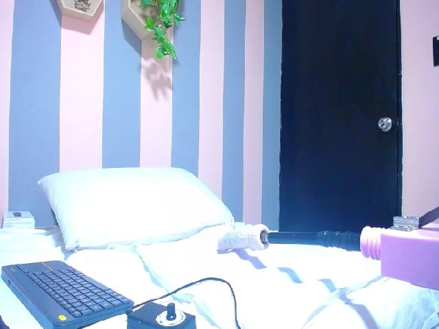 Live sex webcam photo for Aleja_10 #258975657