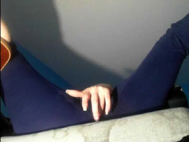 Live sex webcam photo for YourDesire36 #248686448