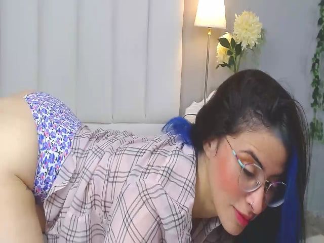Live sex webcam photo for April_f #263689490