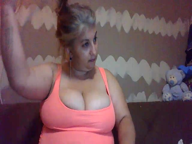 Live sex webcam photo for BigBreastsMia #254595568