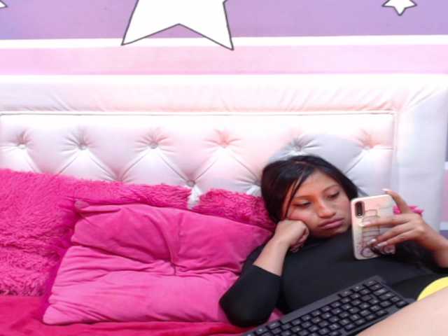 Live sex webcam photo for estric-hott #261190200