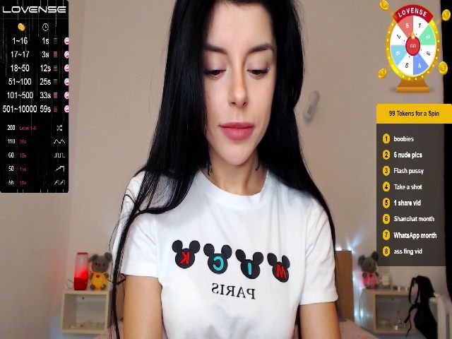 Live sex webcam photo for YourPeachy #261796390