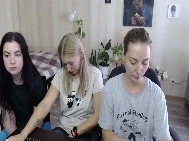 Live sex webcam photo for Emi_lywild #265538250