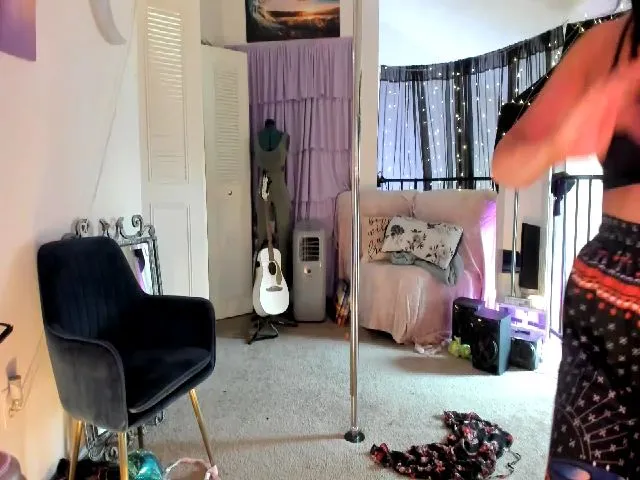 Live sex webcam photo for PetiteJewel #252558889