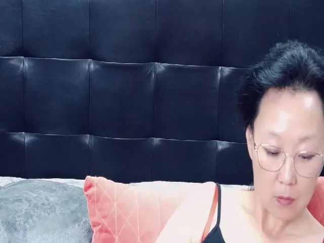 Live sex webcam photo for SandraMia #261351231