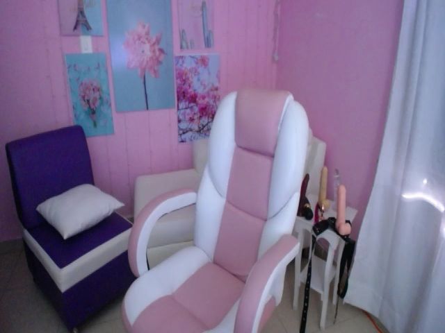 Live sex webcam photo for Lunita_start #254281584