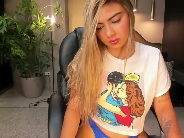 Live sex webcam photo for SarahPrestonX #241055652