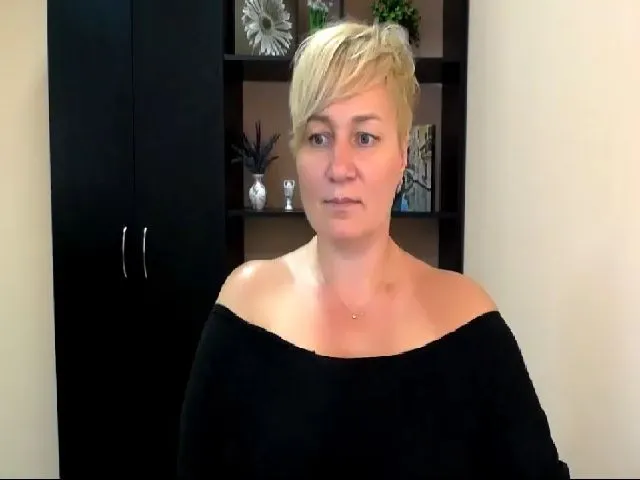 Live sex webcam photo for KailyMey #252864945