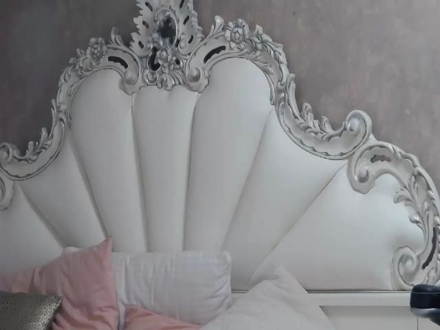 Live sex webcam photo for SoffyyHot #257739483