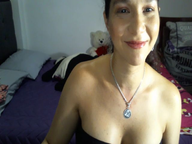 Live sex webcam photo for Sofiahenao #252356565