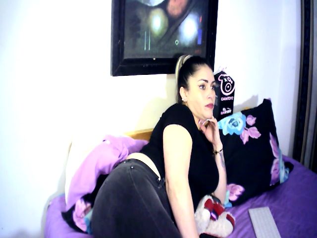 Live sex webcam photo for Chelaqueen #253239357