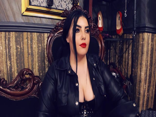 Live sex webcam photo for MelissaGlow #256984396