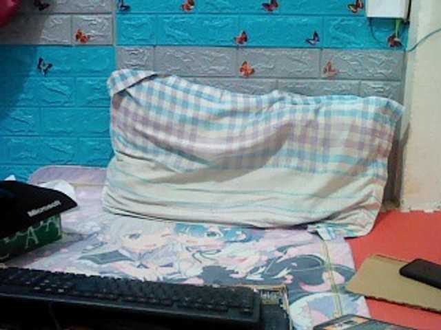 Live sex webcam photo for SexyRain22 #242511192