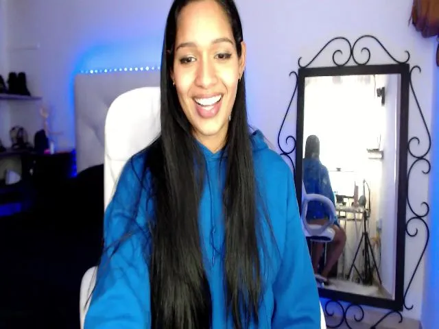 Live sex webcam photo for Sexy_latina69 #255310209