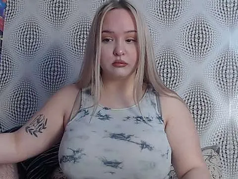 Live sex webcam photo for Lovesomemamaa #242693240