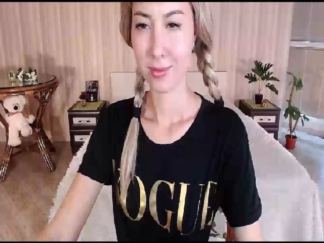 Live sex webcam photo for EstelleLauder #258119993