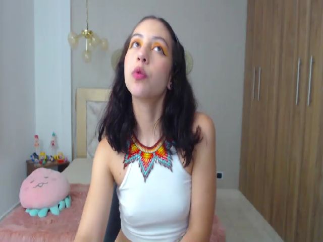 Live sex webcam photo for Emily_evans18 #256126693