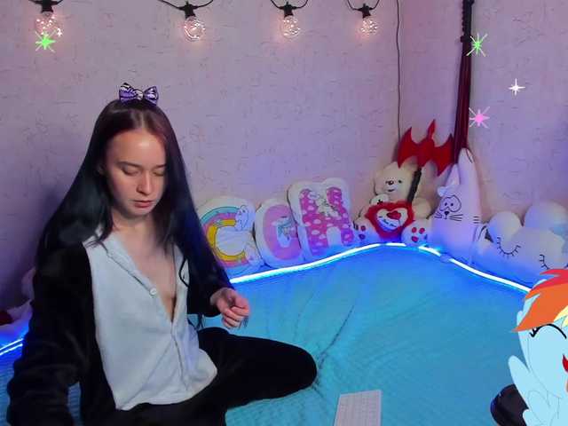 Live sex webcam photo for KiraLiLime #287989974