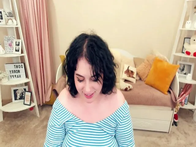 Live sex webcam photo for SerahMirabeli #252949345