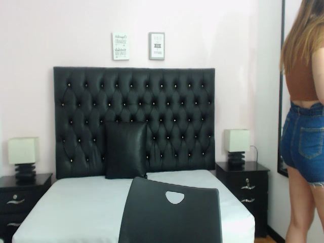 Live sex webcam photo for Shantal_19 #255510389