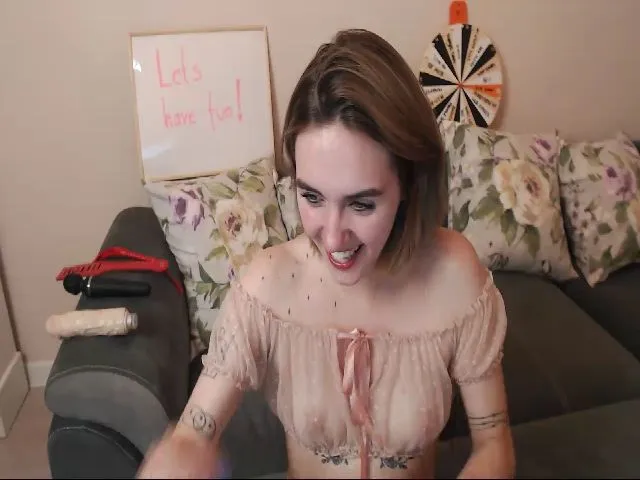 Live sex webcam photo for JenniJill #261605064