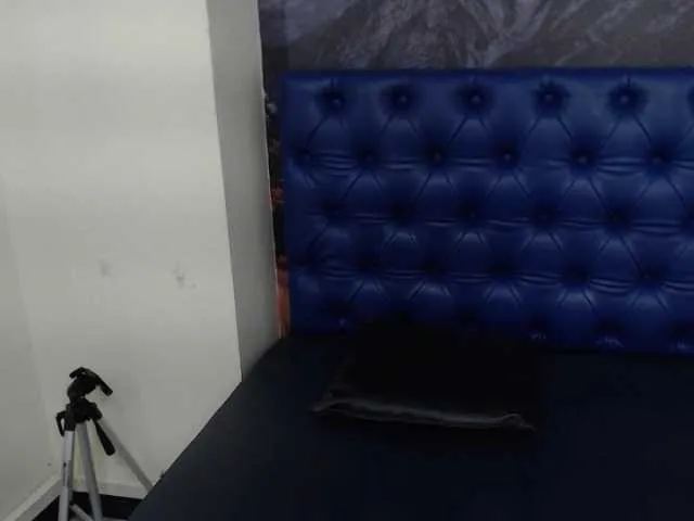 Live sex webcam photo for cleoW #241360112