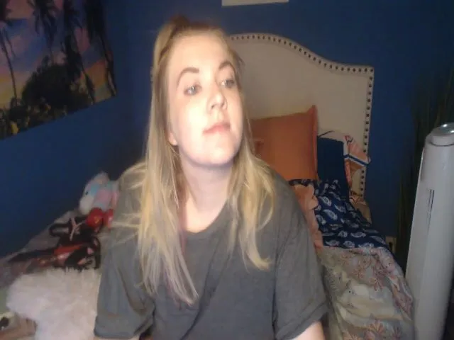 Live sex webcam photo for SnowWhiteXxxx #255675107