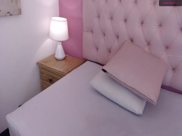 Live sex webcam photo for Keyra_R #253832692