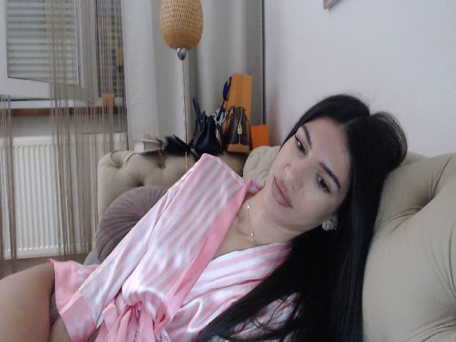 Live sex webcam photo for SashaLopez #258323328