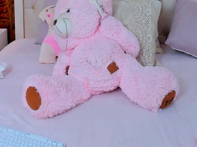 Live sex webcam photo for EmmaGonzale #255894055