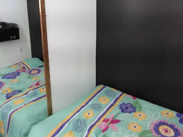 Live sex webcam photo for Louisk #261527008