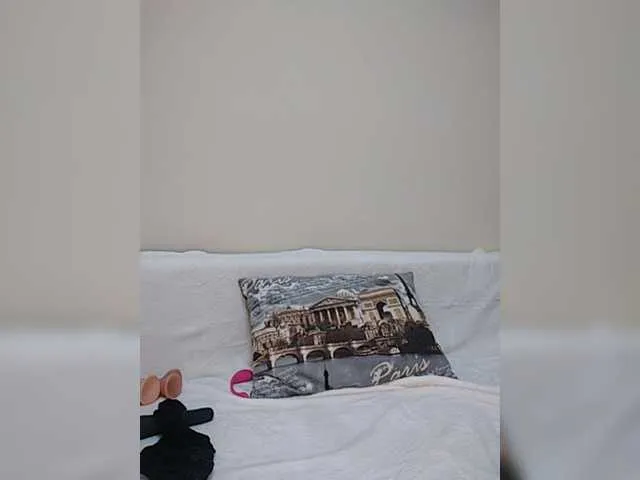 Live sex webcam photo for HotyWinter84 #243852248