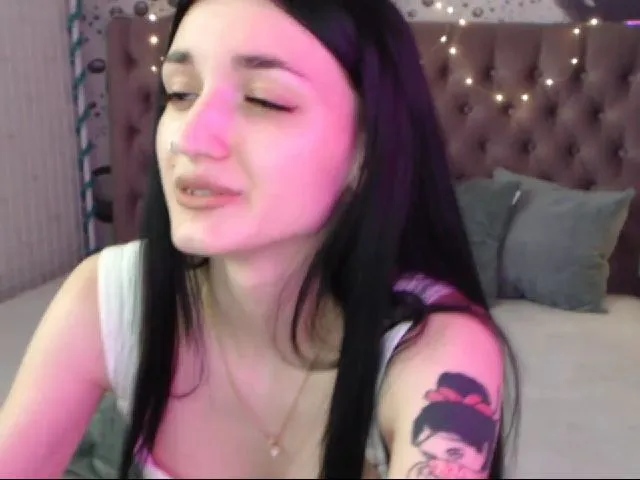 Live sex webcam photo for SamantaBerryl #253346518