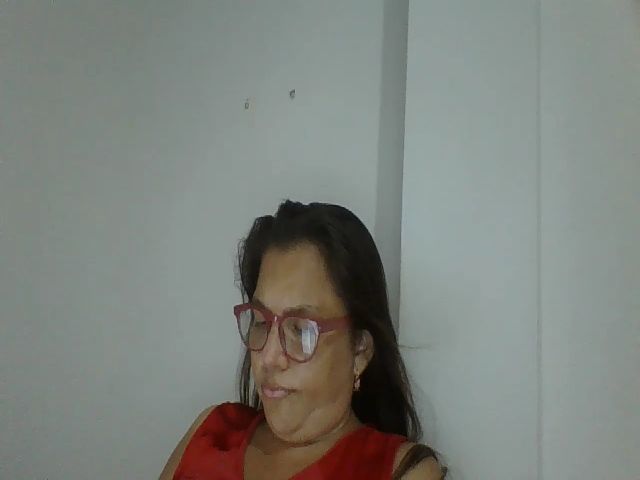 Live sex webcam photo for SweetLola01 #263488175